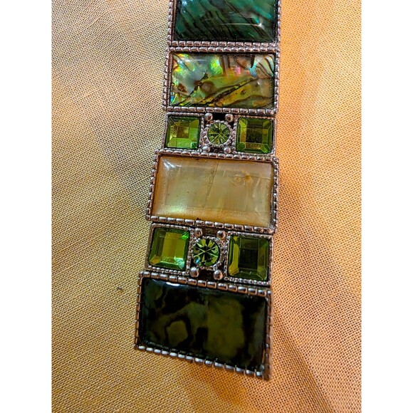 Vintage-Inspired Green & Gold Stretch Bracelet Abalone Shell & Rhinestone Accent - Picture 2 of 4